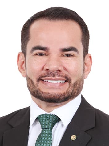 Defensor Stélio Dener